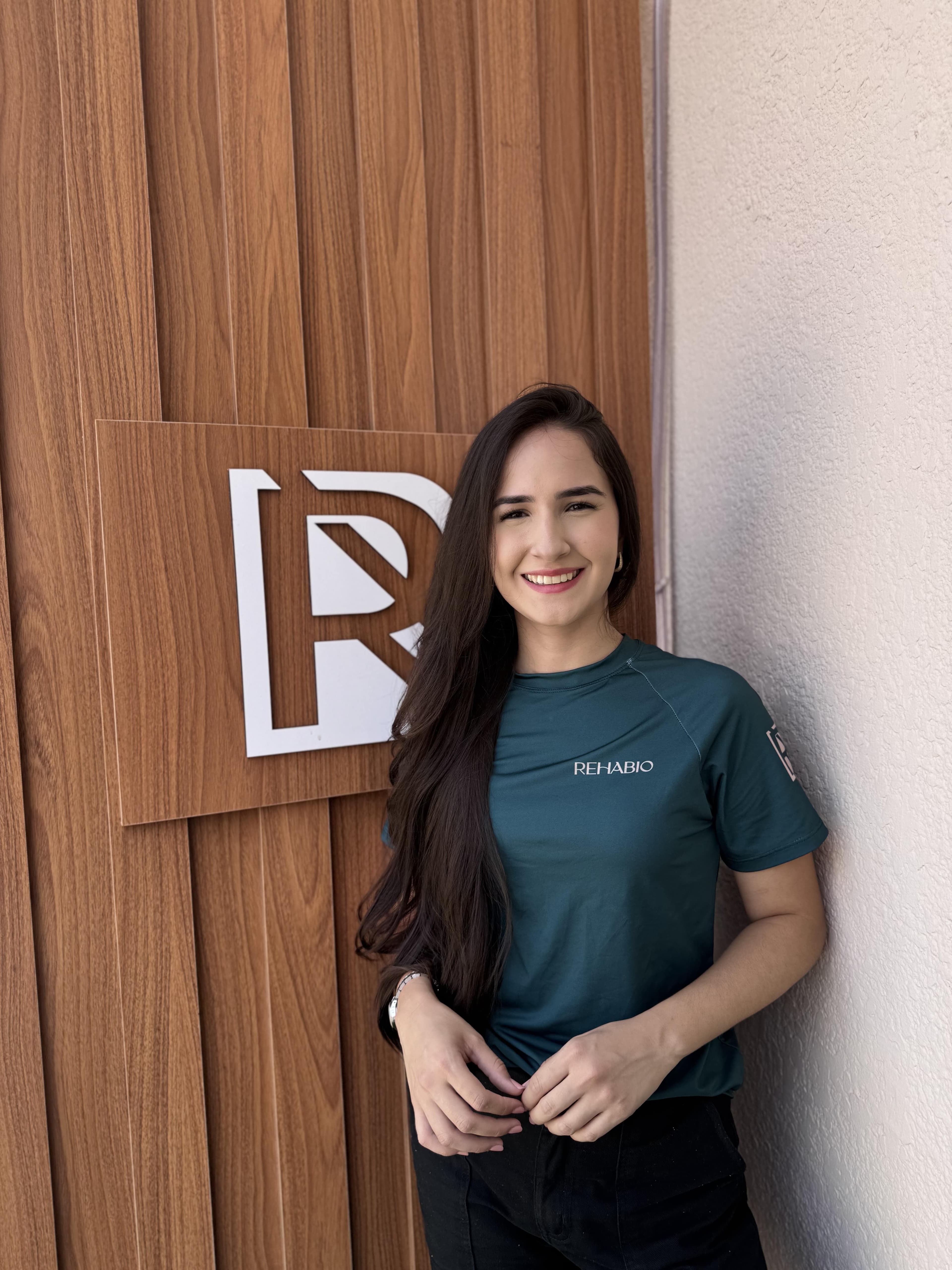 Doutora Mayra Lima especialista em Fisioterapia Musculoesquelética