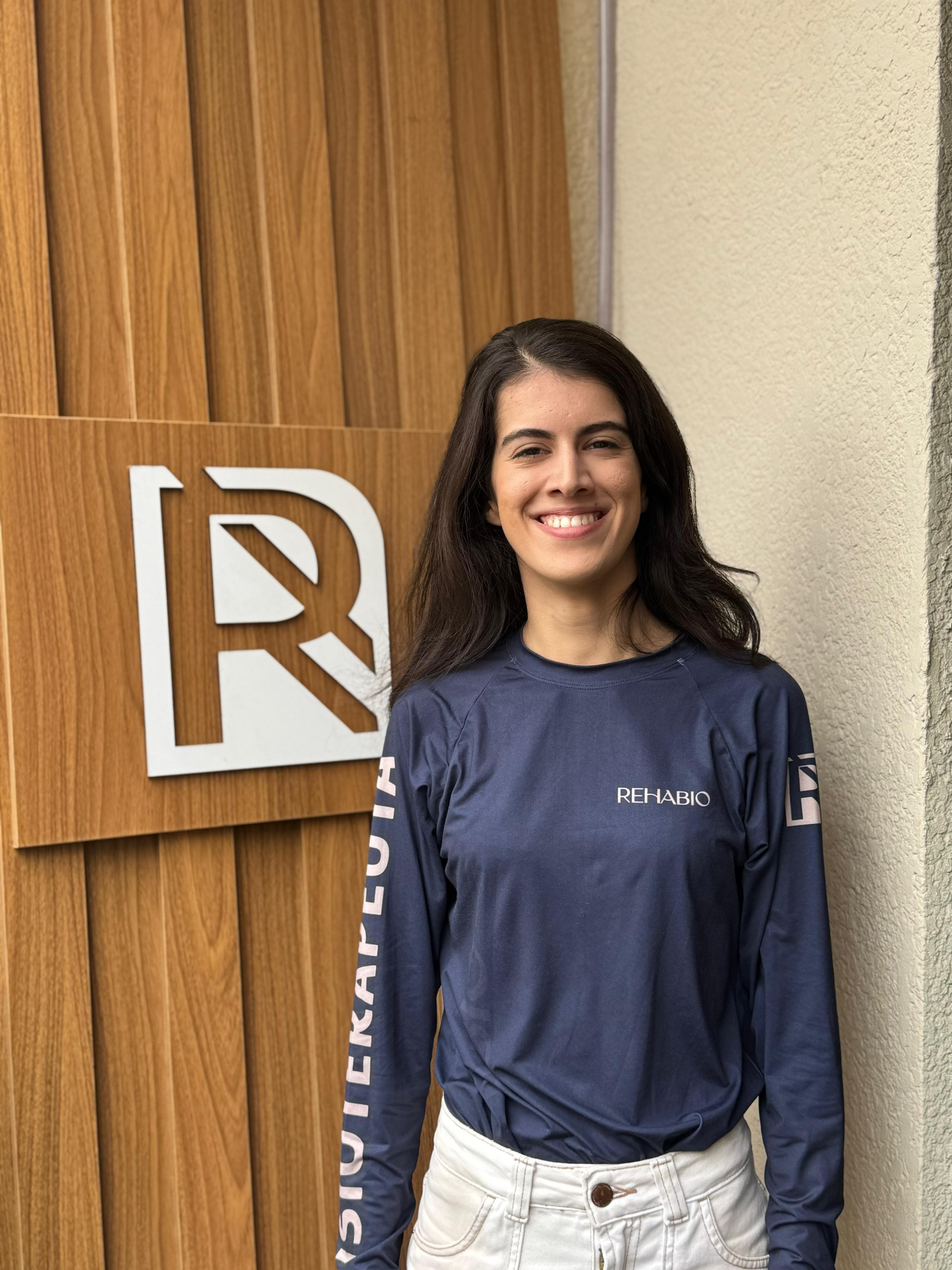Doutora Aline Azevedo especialista fisioterapeuta da clinica Rehabio